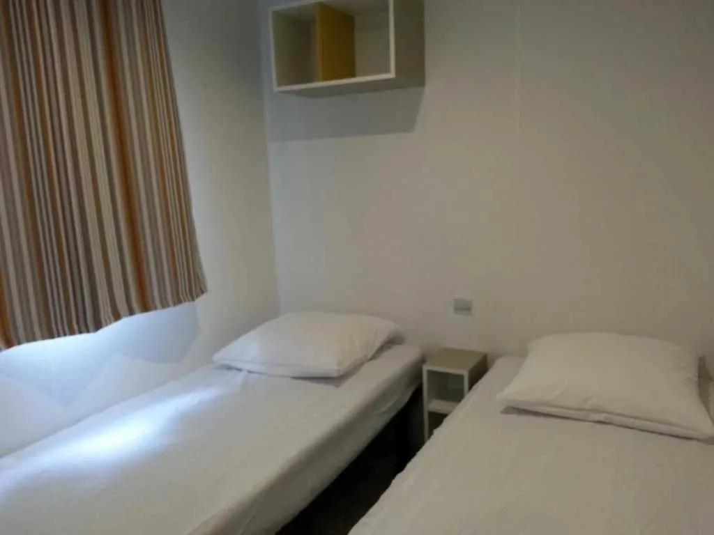 Campsite Camping 4 Etoiles - Piscine - Ef00Ai Avignon