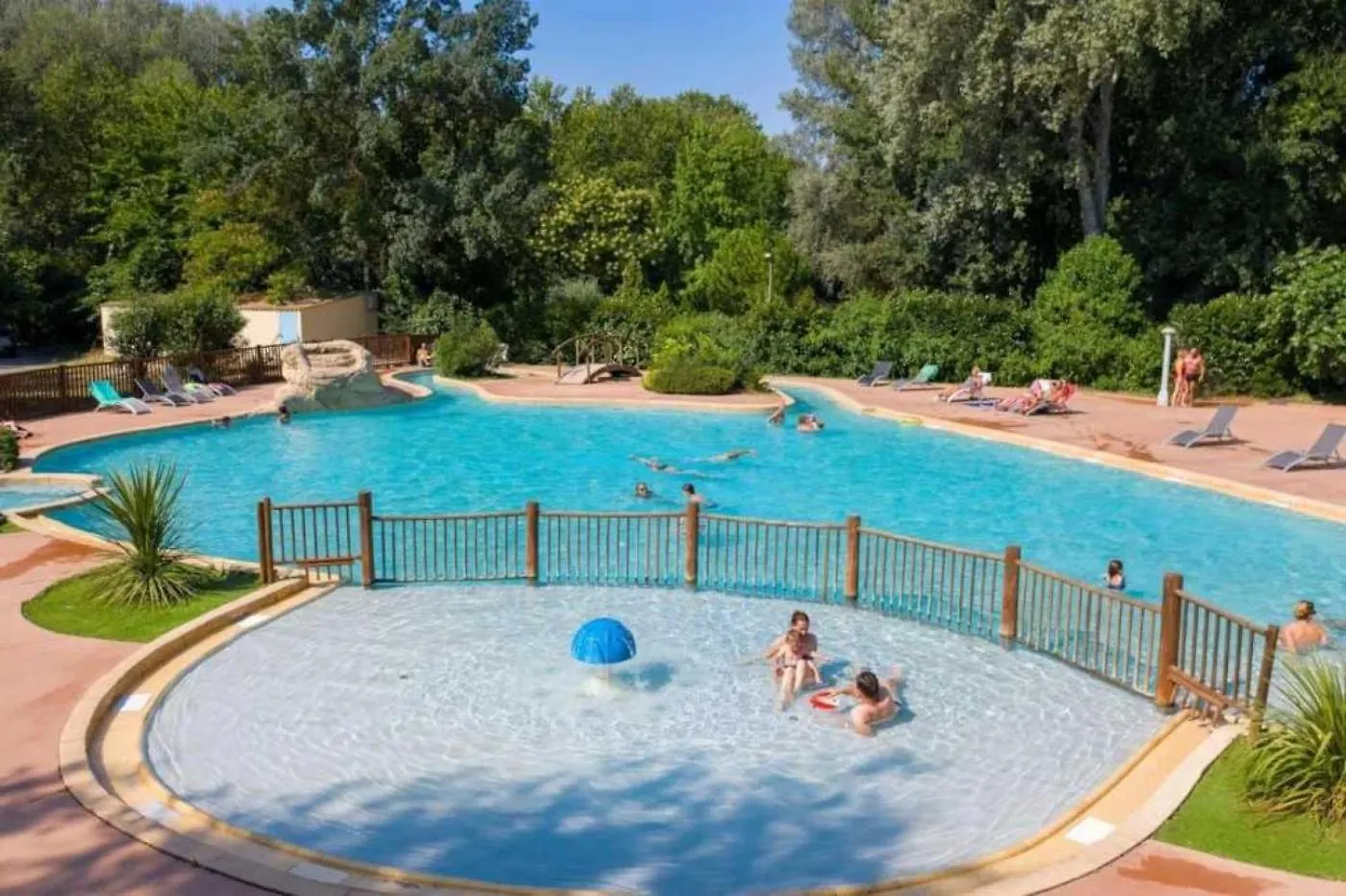 Camping 4 Etoiles - Piscine - Ef00Ai Avignon 0*,  France