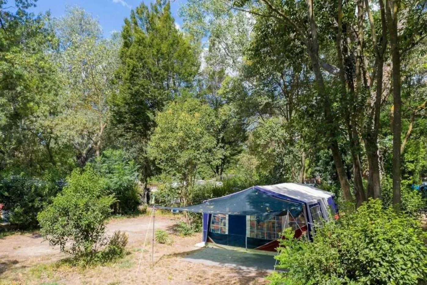 Camping 4 Etoiles - Piscine - Ef00Ai Avignon