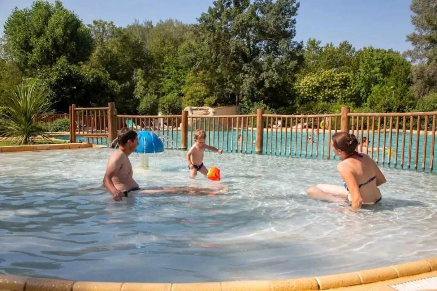 Camping 4 Etoiles - Piscine - Ef00Ai Avignon France